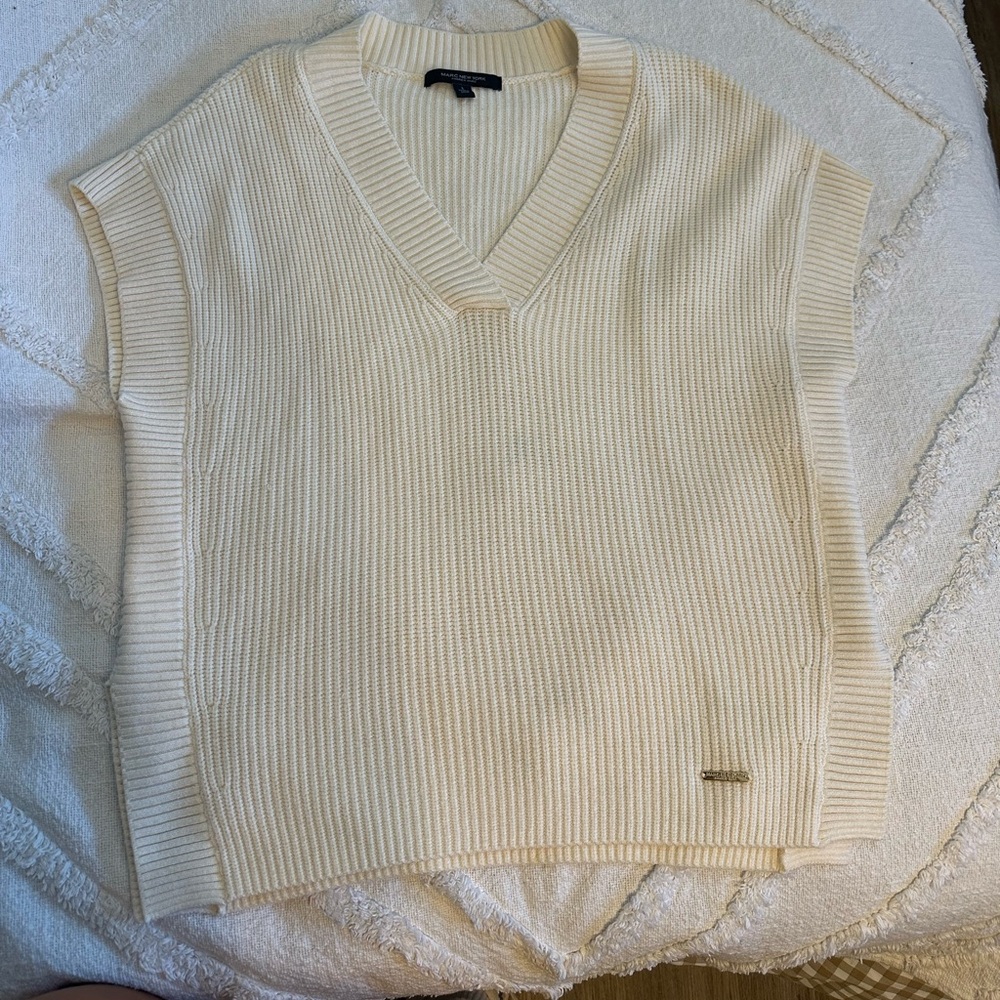 Sweater vest
